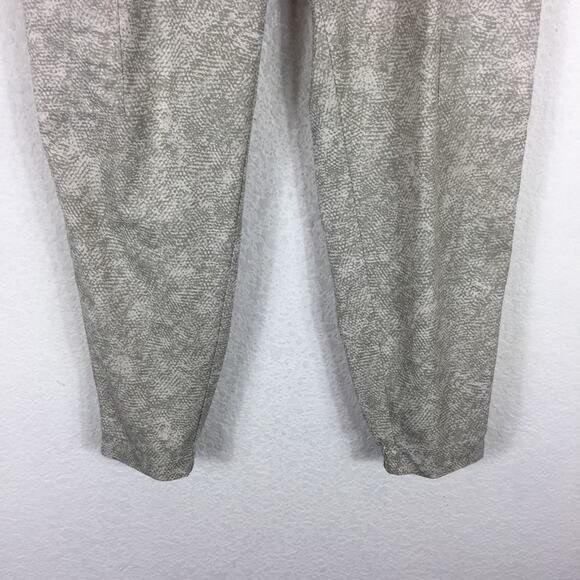 Athleta Venture Joggers Size 4 Printed Pant Viper Grey Workout Stretch Comfy - Picture 10 of 16